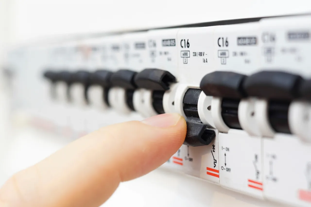 Common causes of circuit breaker trips in residential homes