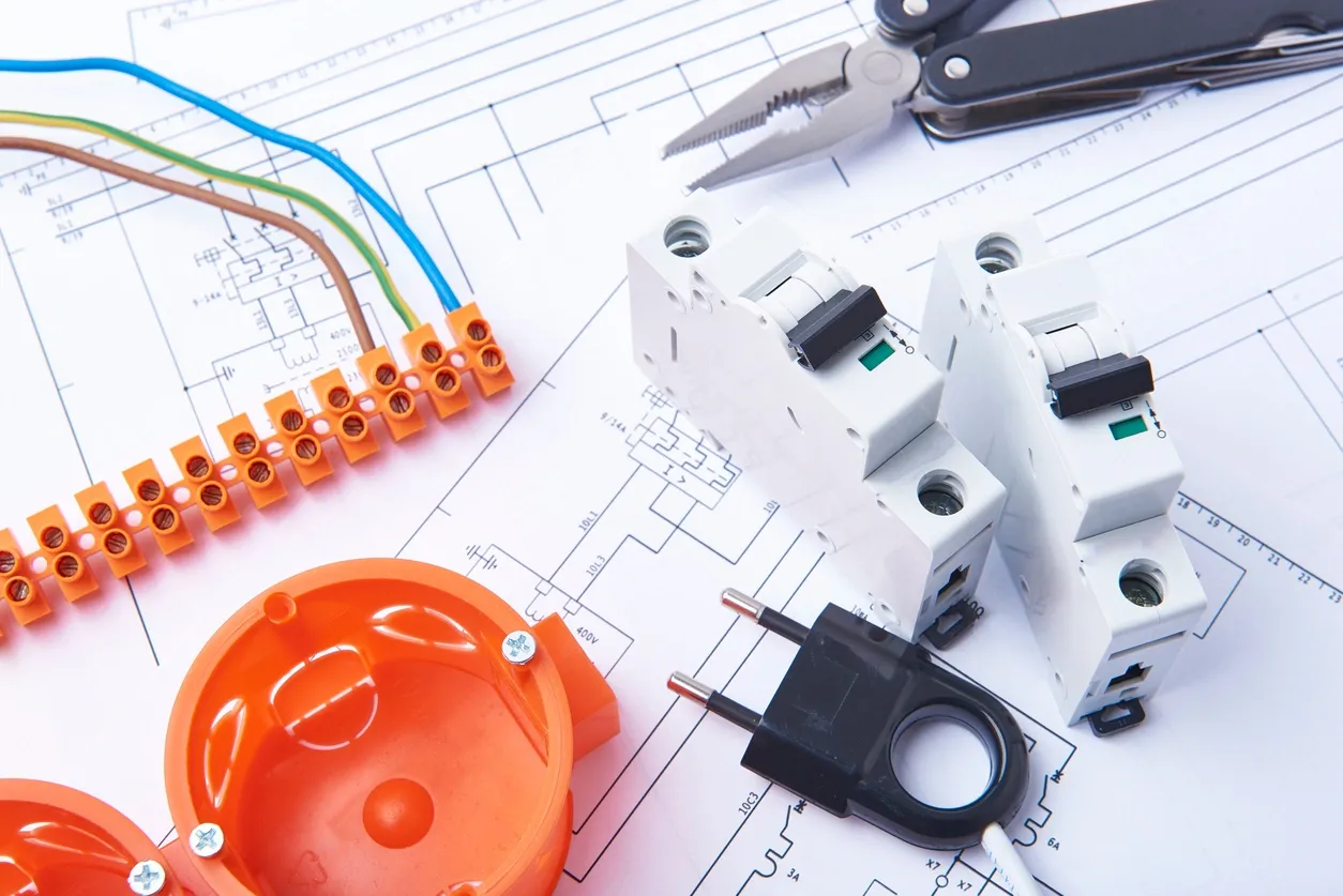 What is the Difference Between a Fuse and a Circuit Breaker?