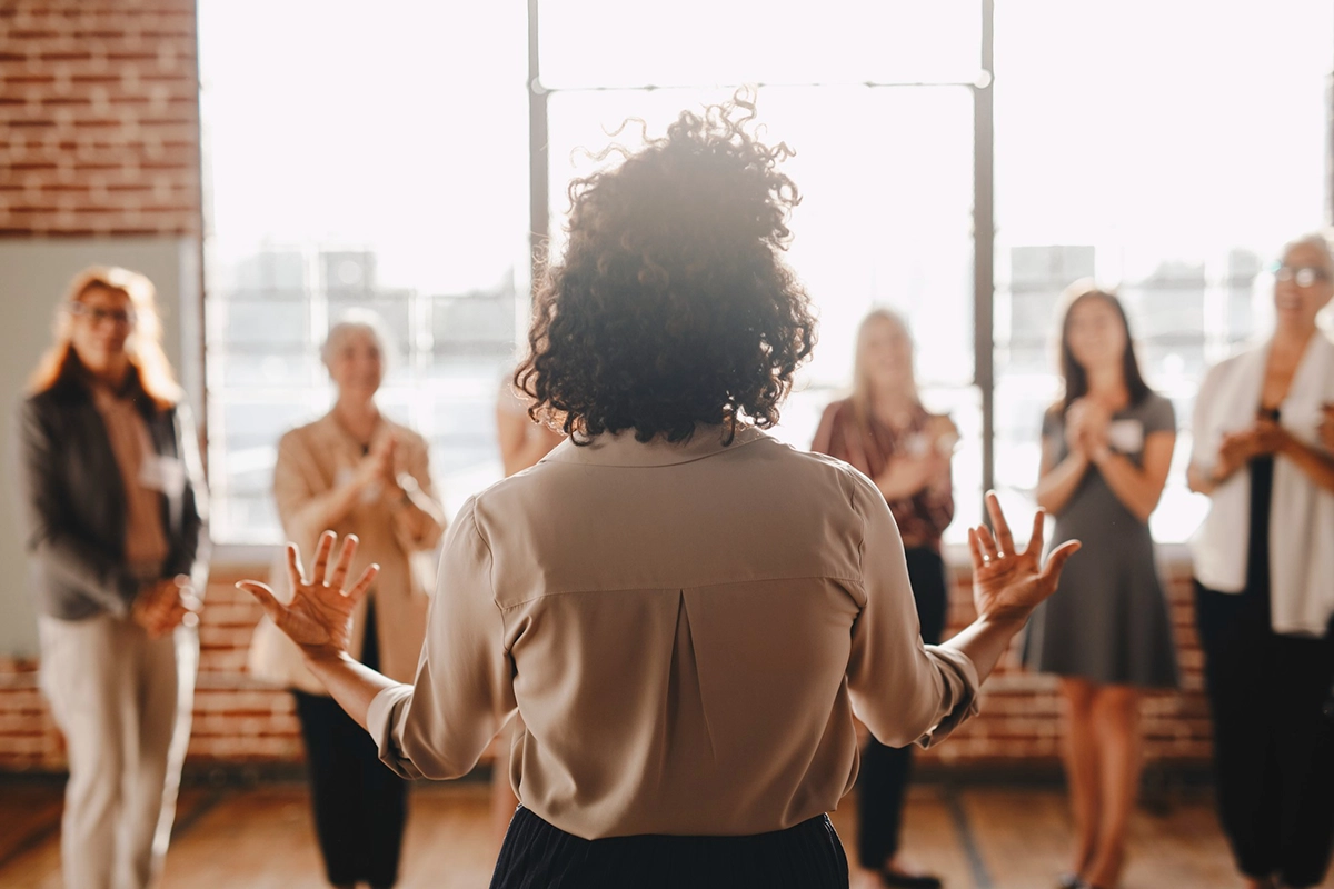 Online vs In-Person Hypnosis Training: How to Choose